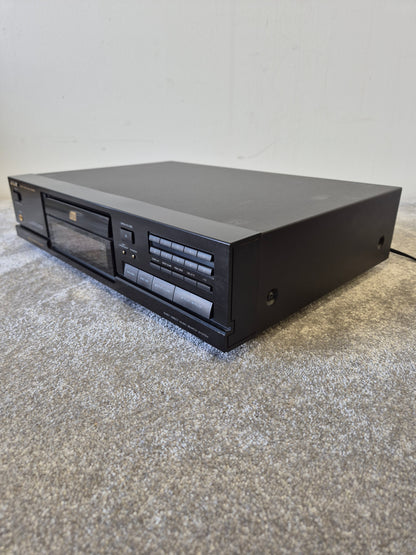 Aiwa XC-300 - Versatile Compact Disc Player