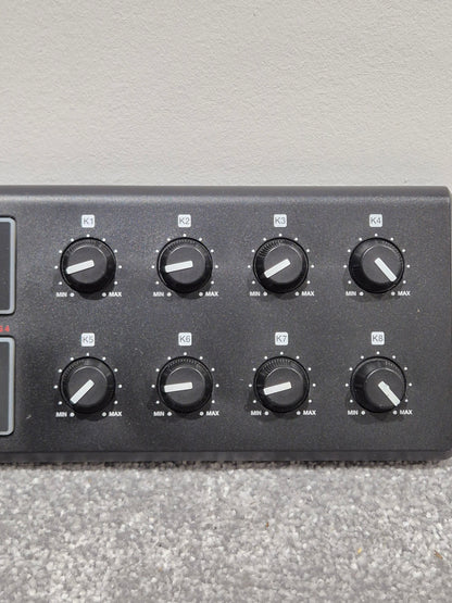 Akai LPD8 Pad Controller - Compact USB MIDI Pad