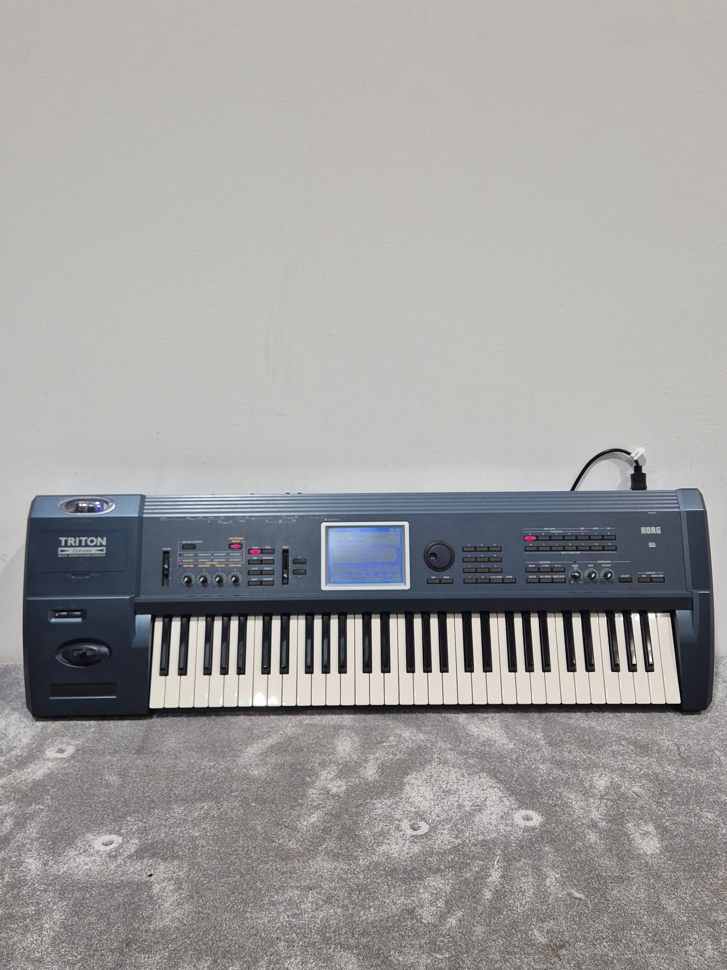Korg Triton Extreme - 61 Key Music Workstation Synthesizer w/ Original Box