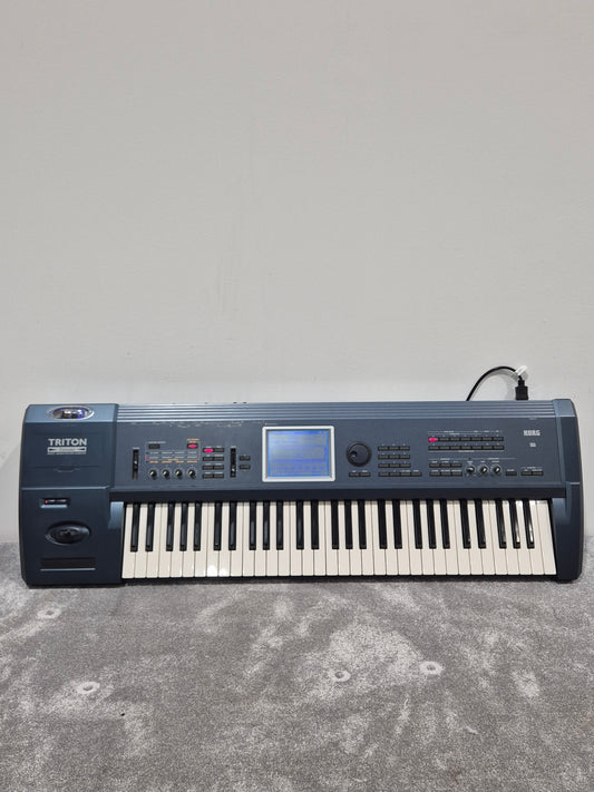 Korg Triton Extreme - 61 Key Music Workstation Synthesizer w/ Original Box