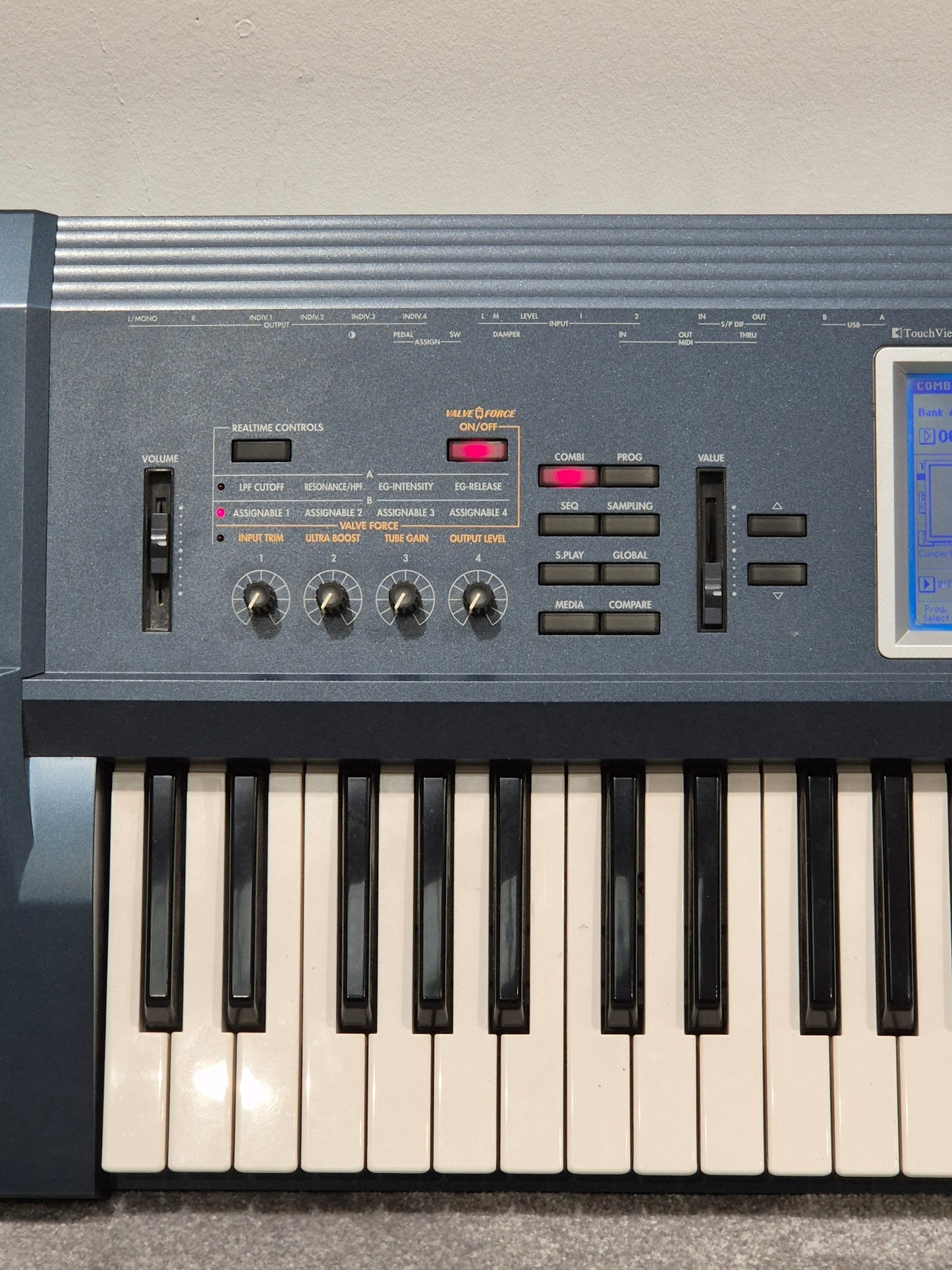 Korg Triton Extreme - 61 Key Music Workstation Synthesizer w/ Original Box