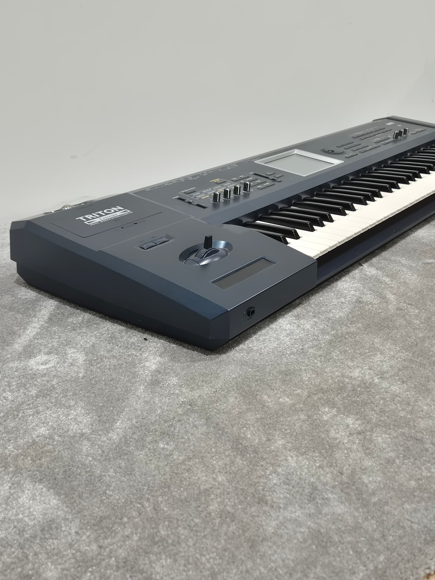 Korg Triton Extreme - 61 Key Music Workstation Synthesizer w/ Original Box