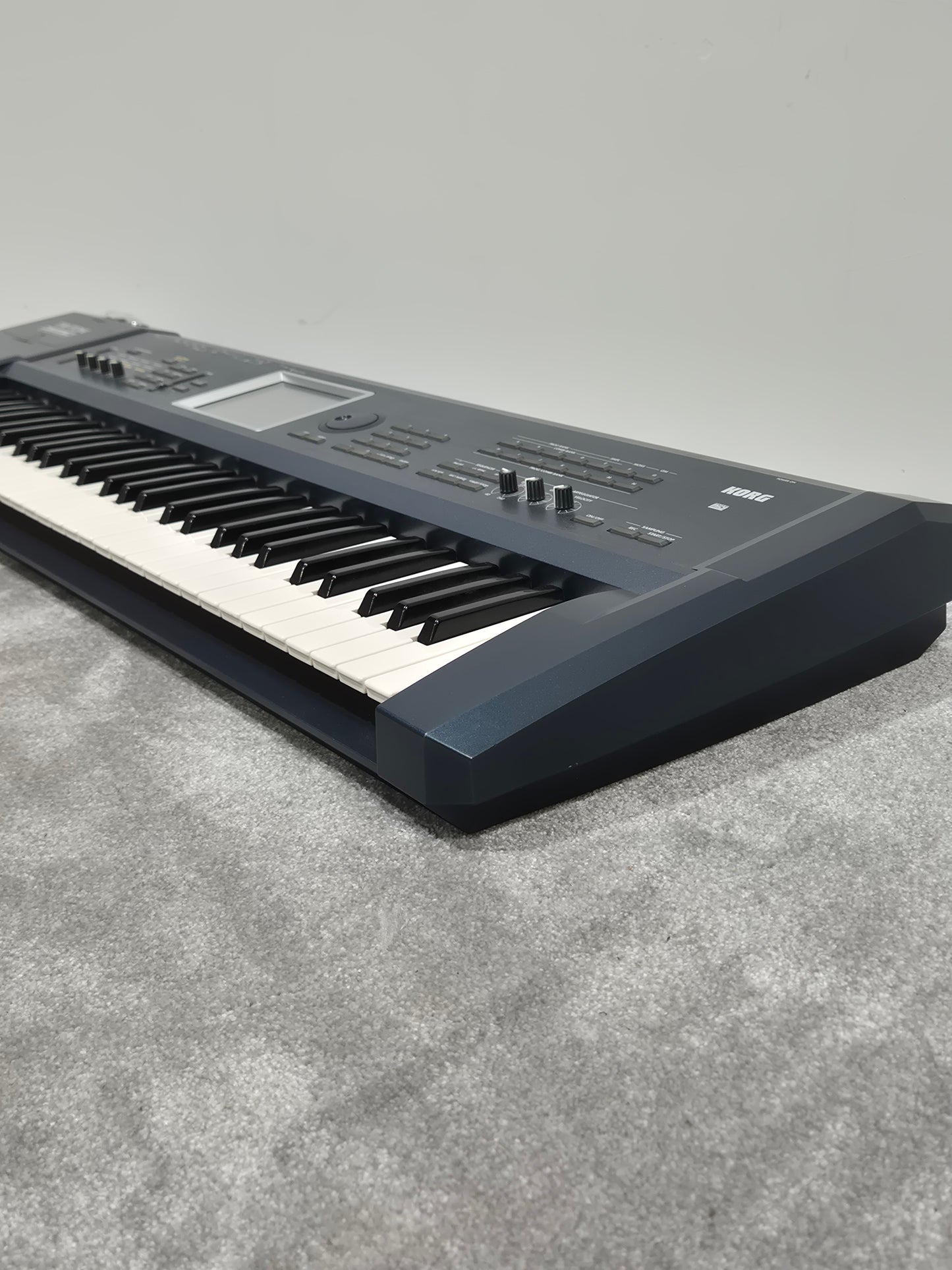 Korg Triton Extreme - 61 Key Music Workstation Synthesizer w/ Original Box
