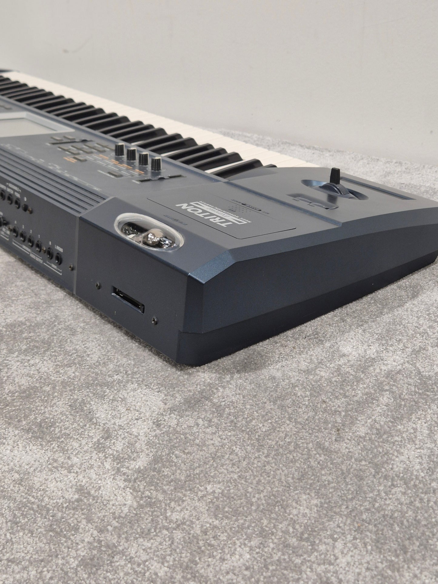 Korg Triton Extreme - 61 Key Music Workstation Synthesizer w/ Original Box