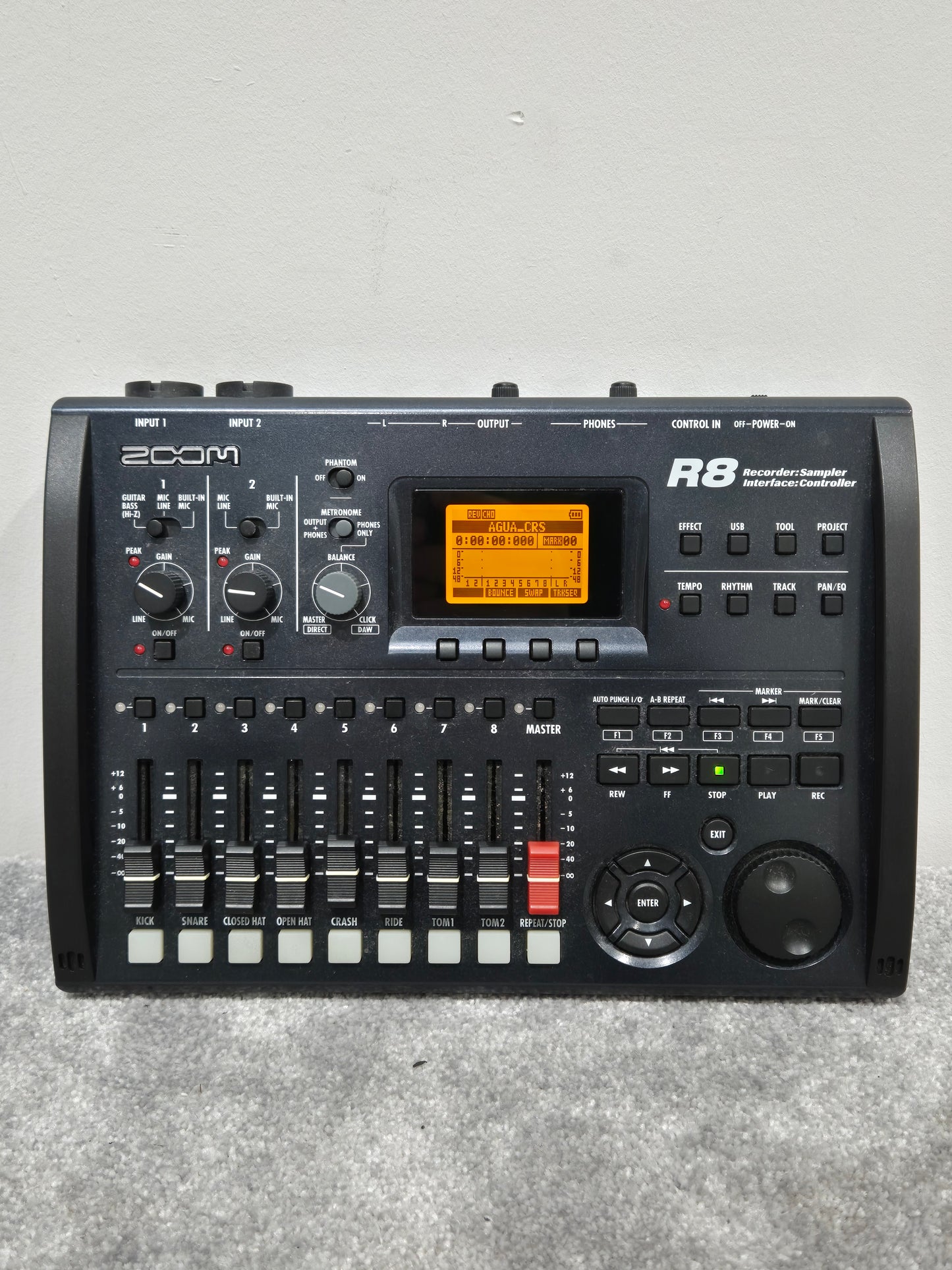 Zoom R8 - 8-Track SD Card Recorder w/ Case