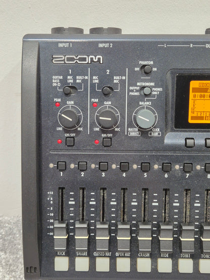 Zoom R8 - 8-Track SD Card Recorder w/ Case