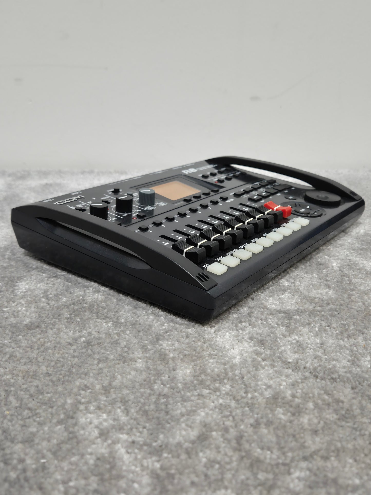 Zoom R8 - 8-Track SD Card Recorder w/ Case