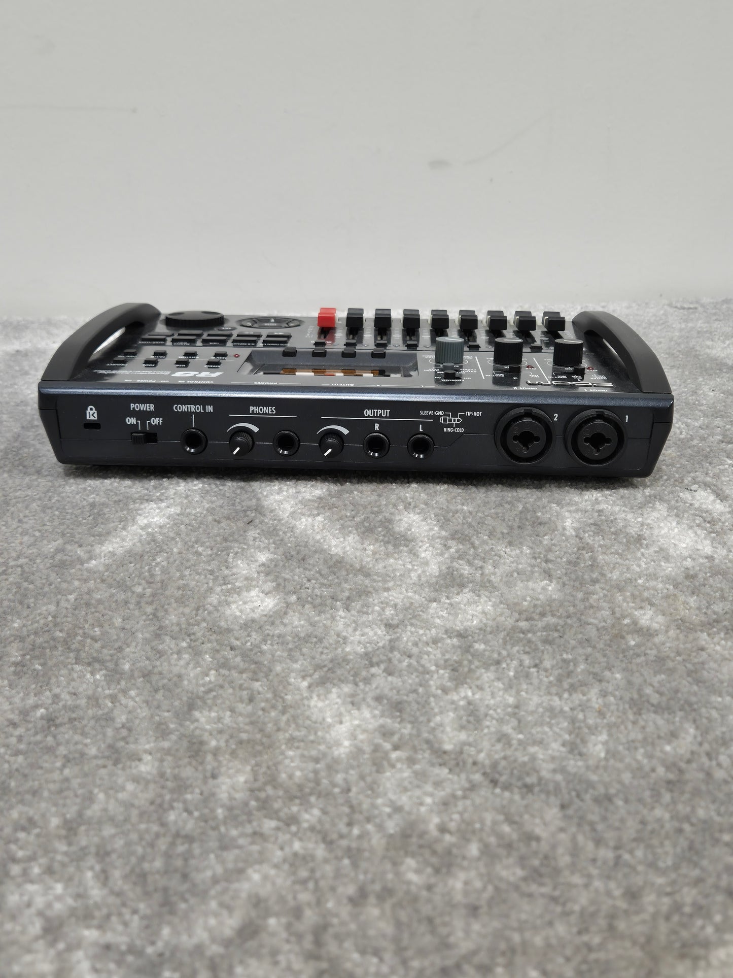Zoom R8 - 8-Track SD Card Recorder w/ Case