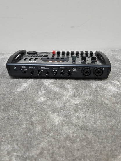 Zoom R8 - 8-Track SD Card Recorder w/ Case