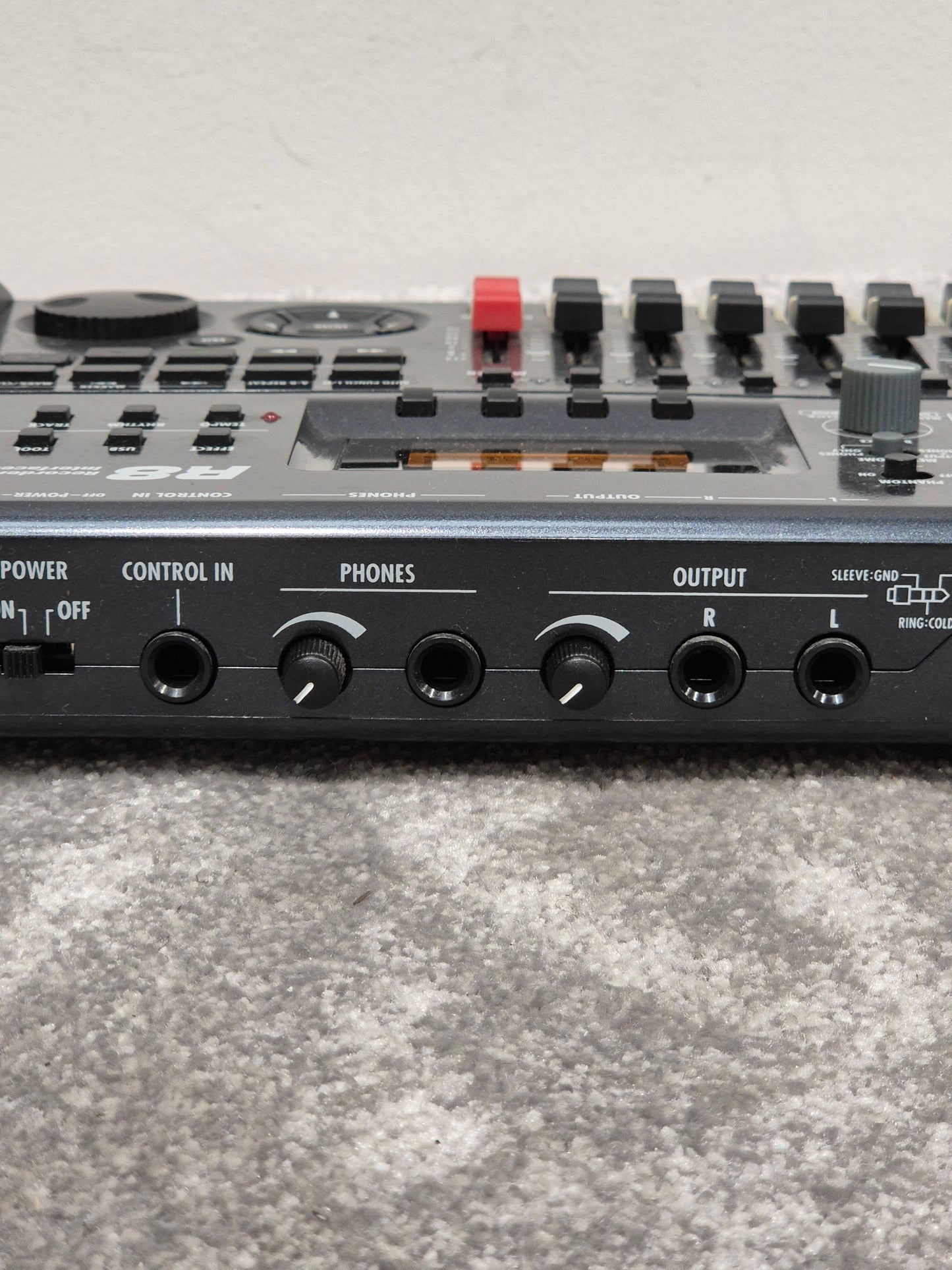 Zoom R8 - 8-Track SD Card Recorder w/ Case
