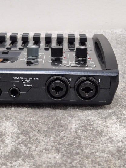 Zoom R8 - 8-Track SD Card Recorder w/ Case