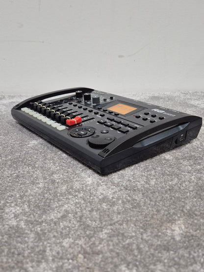Zoom R8 - 8-Track SD Card Recorder w/ Case