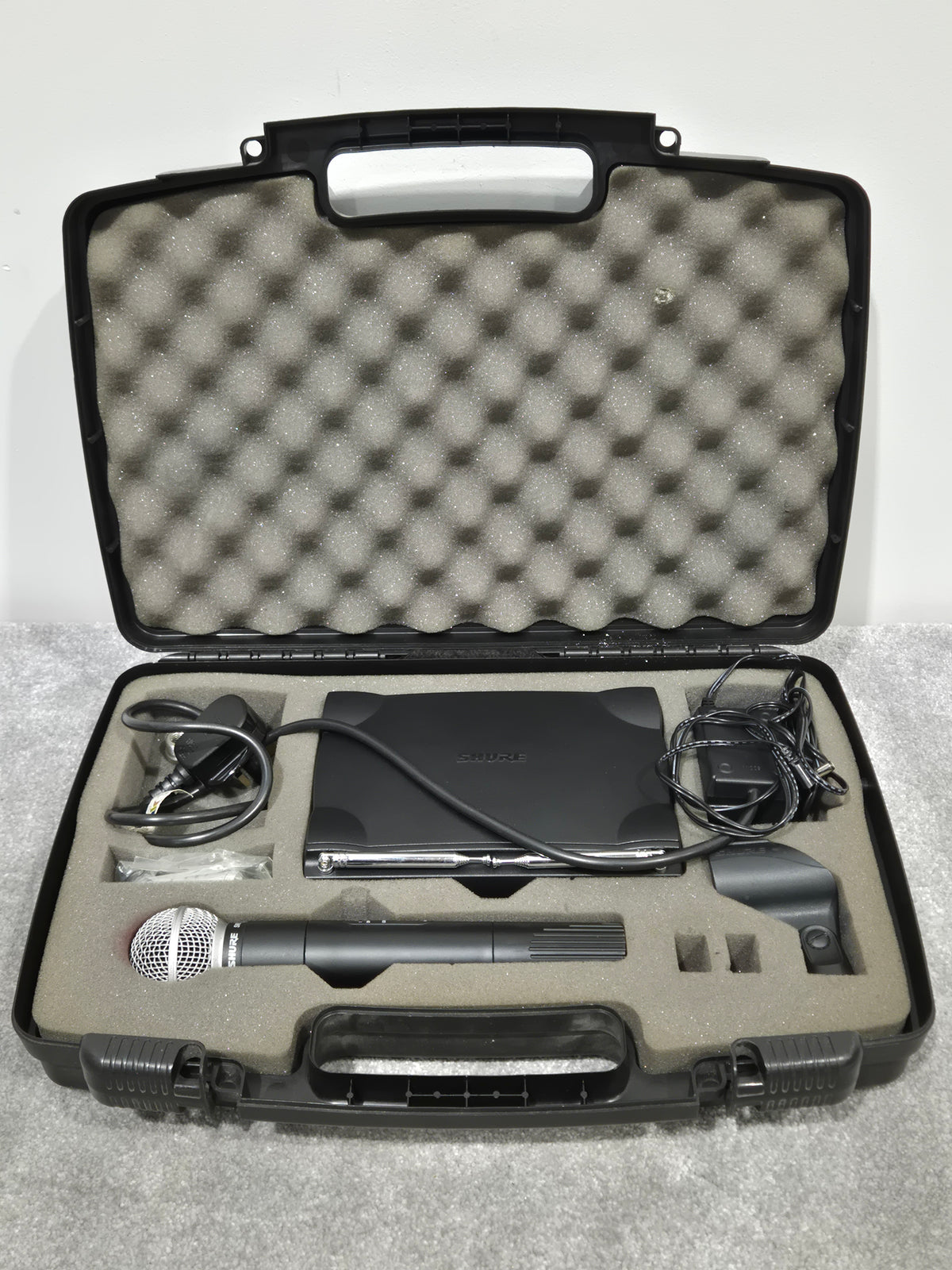 Shure T4N/SM58 - Wireless Handheld Microphone System w/ Case
