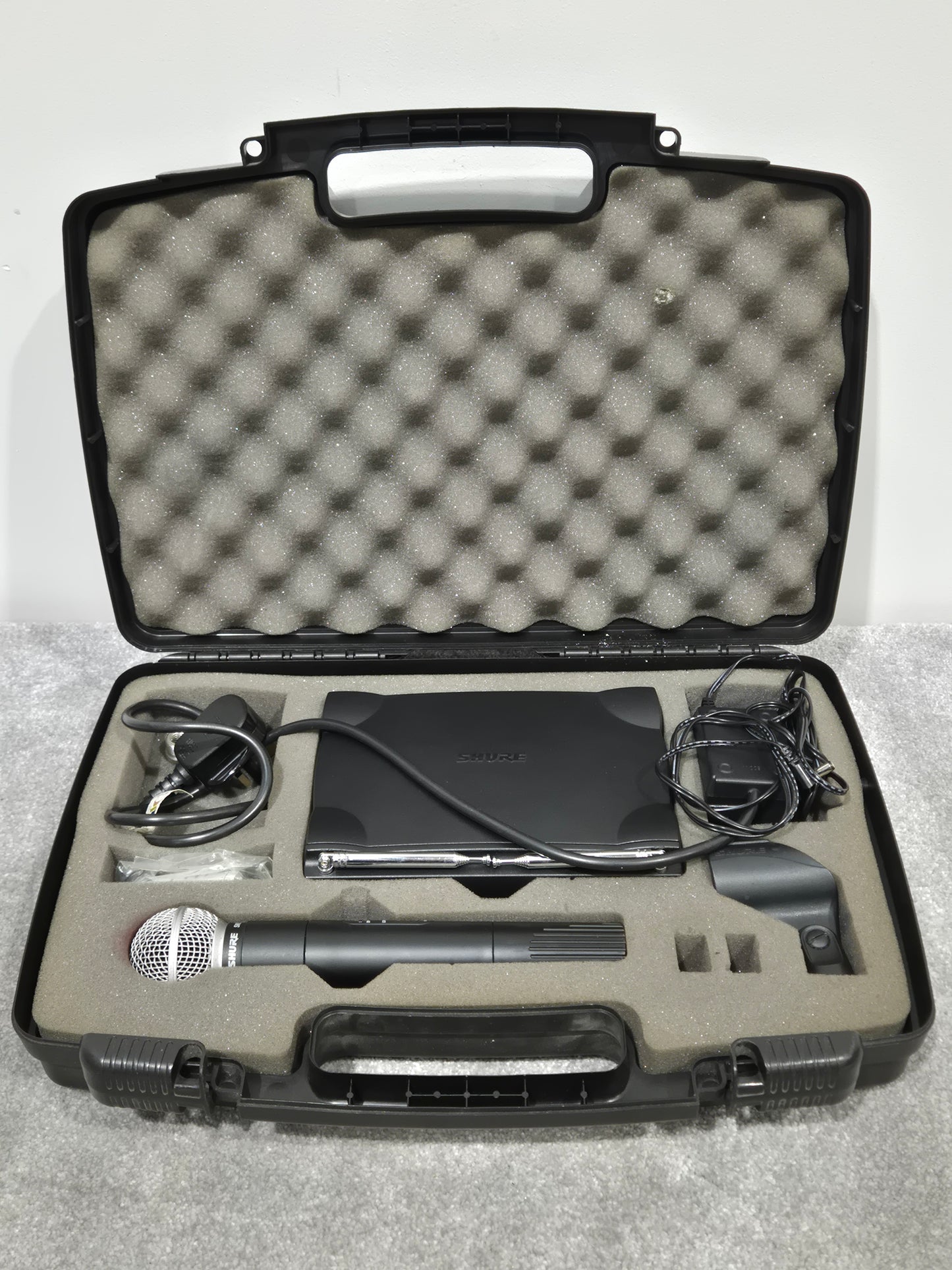 Shure T4N/SM58 - Wireless Handheld Microphone System w/ Case