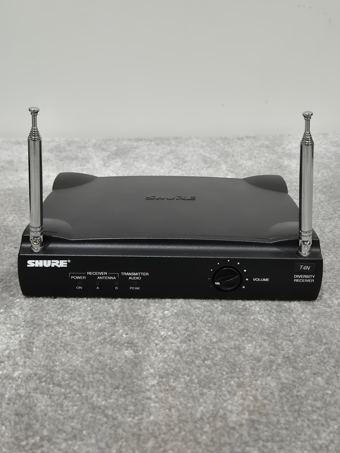 Shure T4N/SM58 - Wireless Handheld Microphone System w/ Case