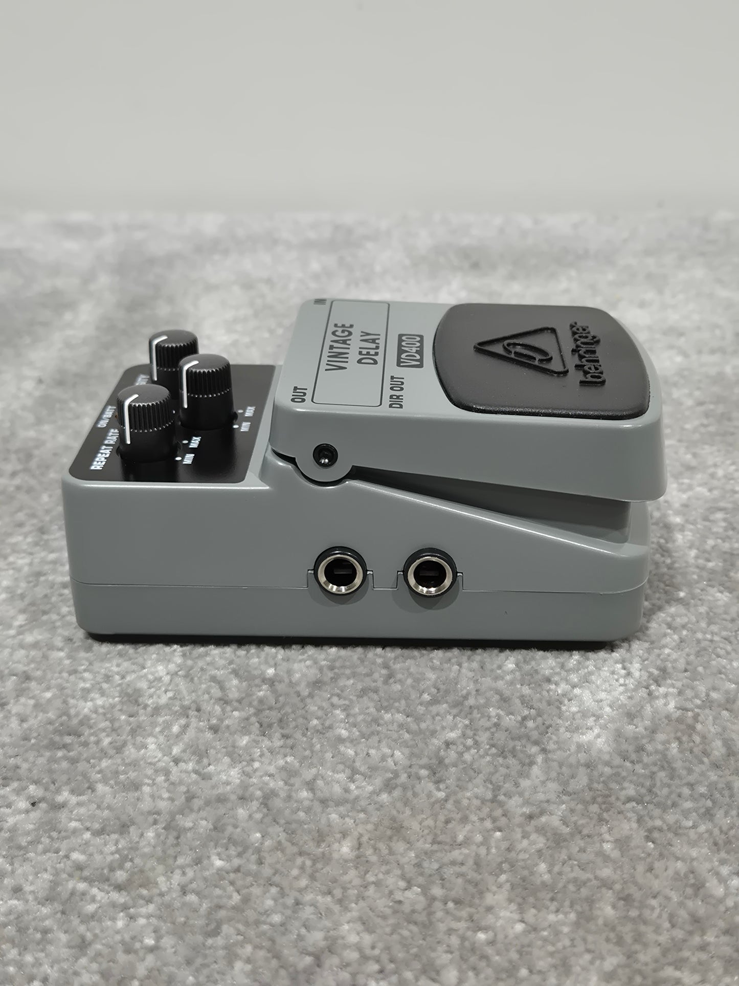 Behringer VD400 Vintage Delay - Delay Pedal w/ Original Box