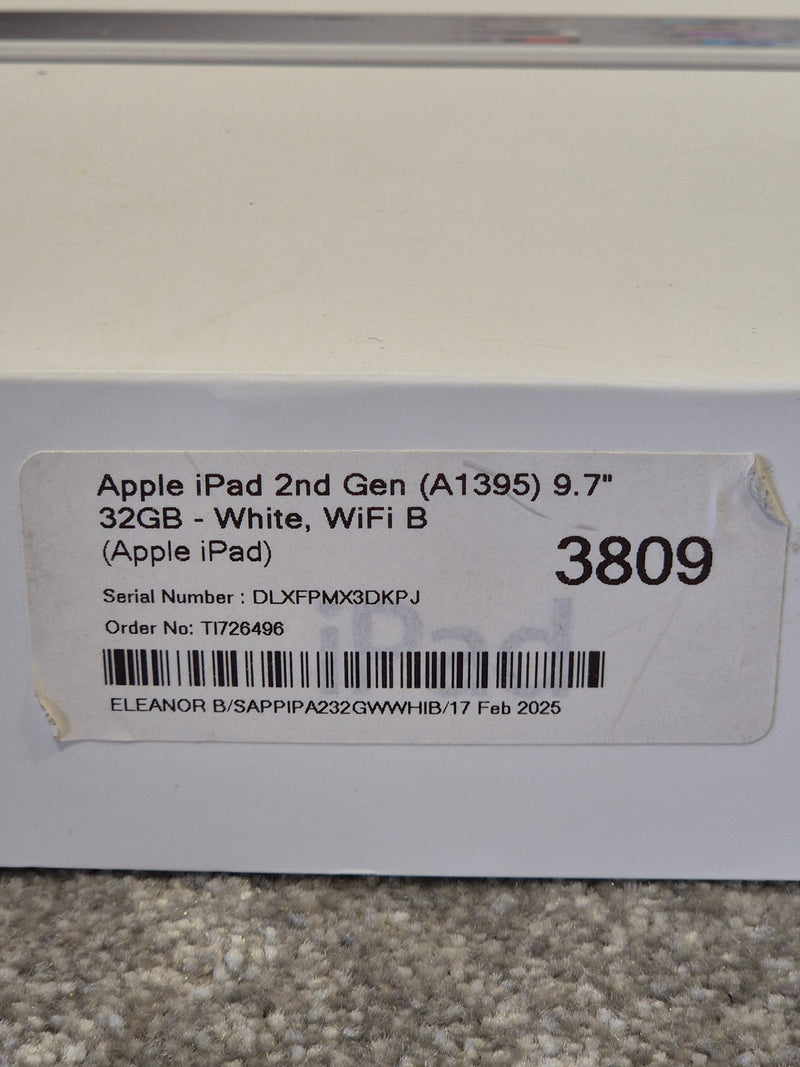 Apple iPad 2nd Gen - 9.7-inch 32GB w/ Original Box - Image 4