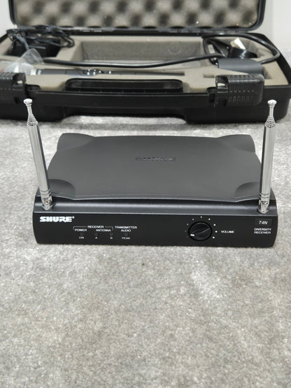 Shure T4N/SM58 -  Wireless Microphone System w/ Case - Excellent