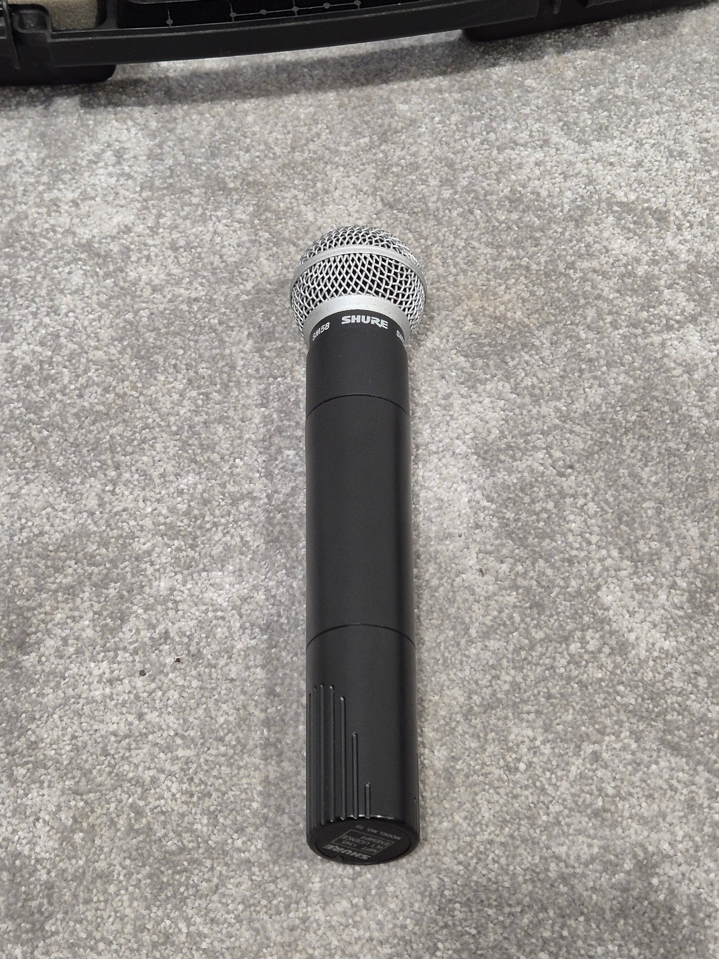 Shure T4N/SM58 -  Wireless Microphone System w/ Case - Excellent