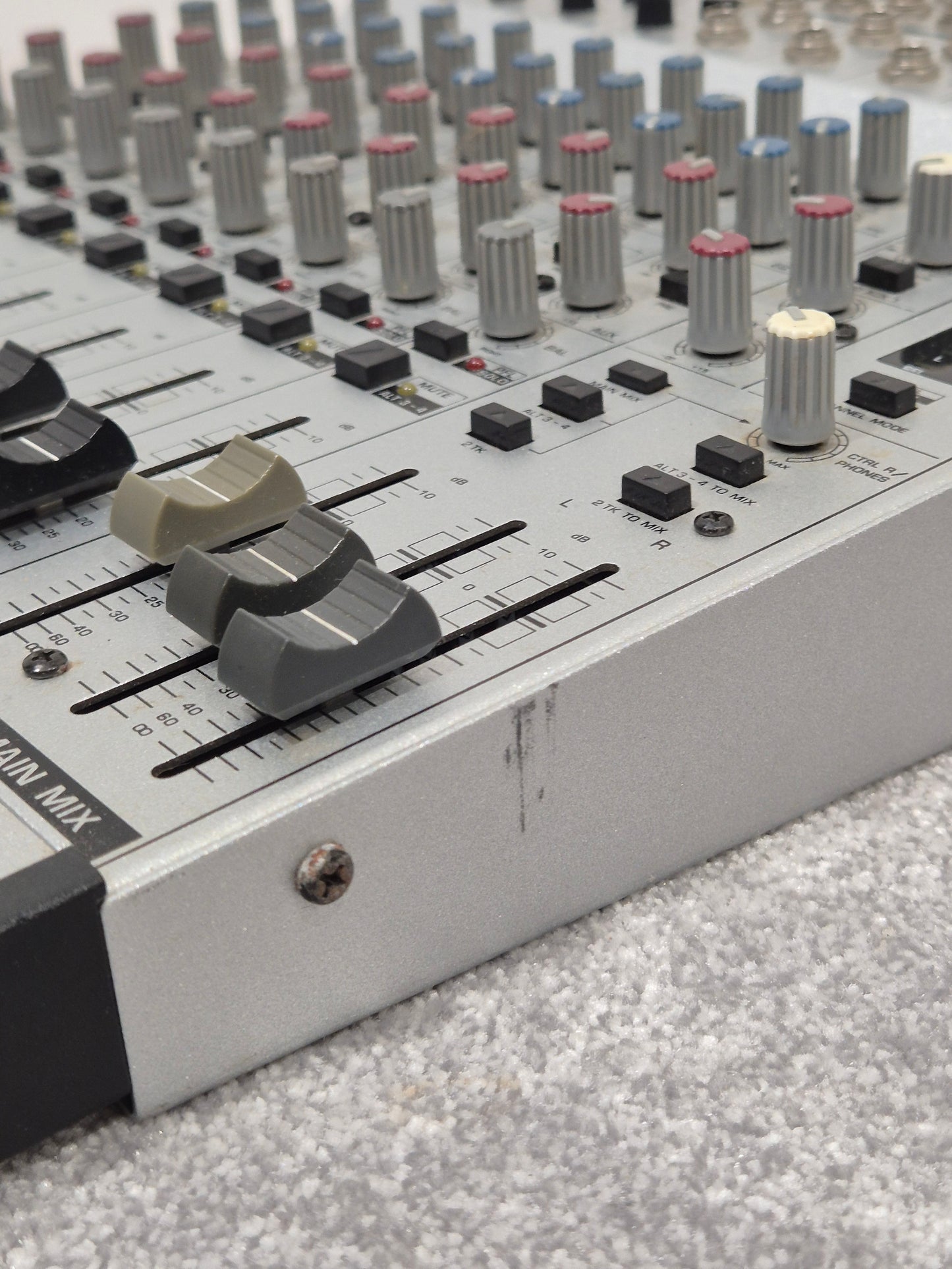 Behringer Eurorack MX1604A - 16-Channel Mixer - Excellent