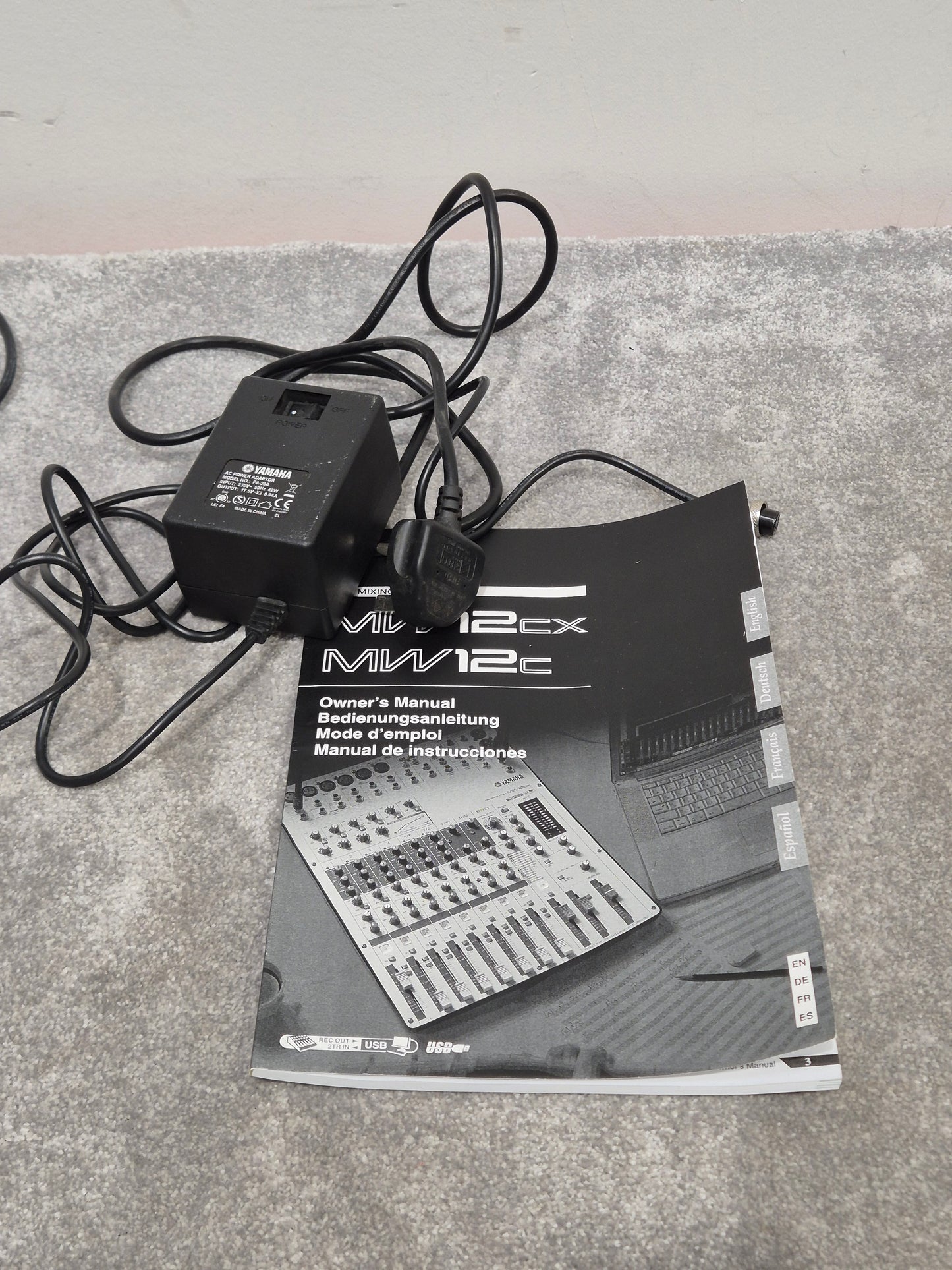 Yamaha MW12CX - 12-Channel USB Mixer - Versatile Audio Solution - Excellent w/ Power Supply