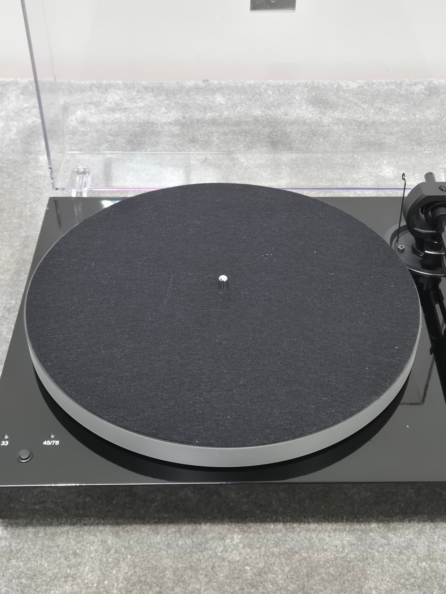 Pro-Ject X1 Turntable - Belt-Drive Turntable w/ Original Box - Excellent