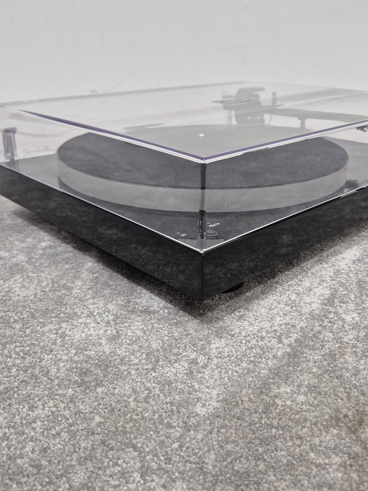 Pro-Ject X1 Turntable - Belt-Drive Turntable w/ Original Box - Excellent
