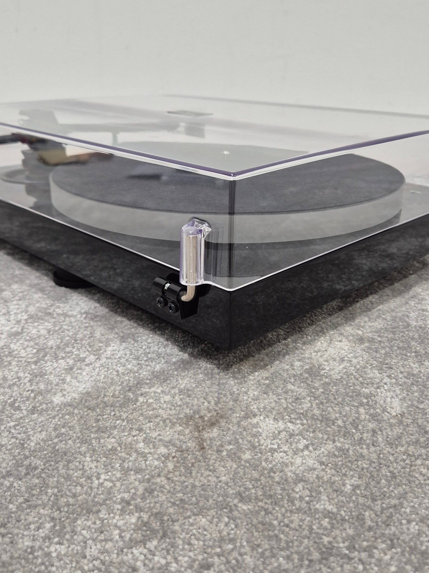 Pro-Ject X1 Turntable - Belt-Drive Turntable w/ Original Box - Excellent