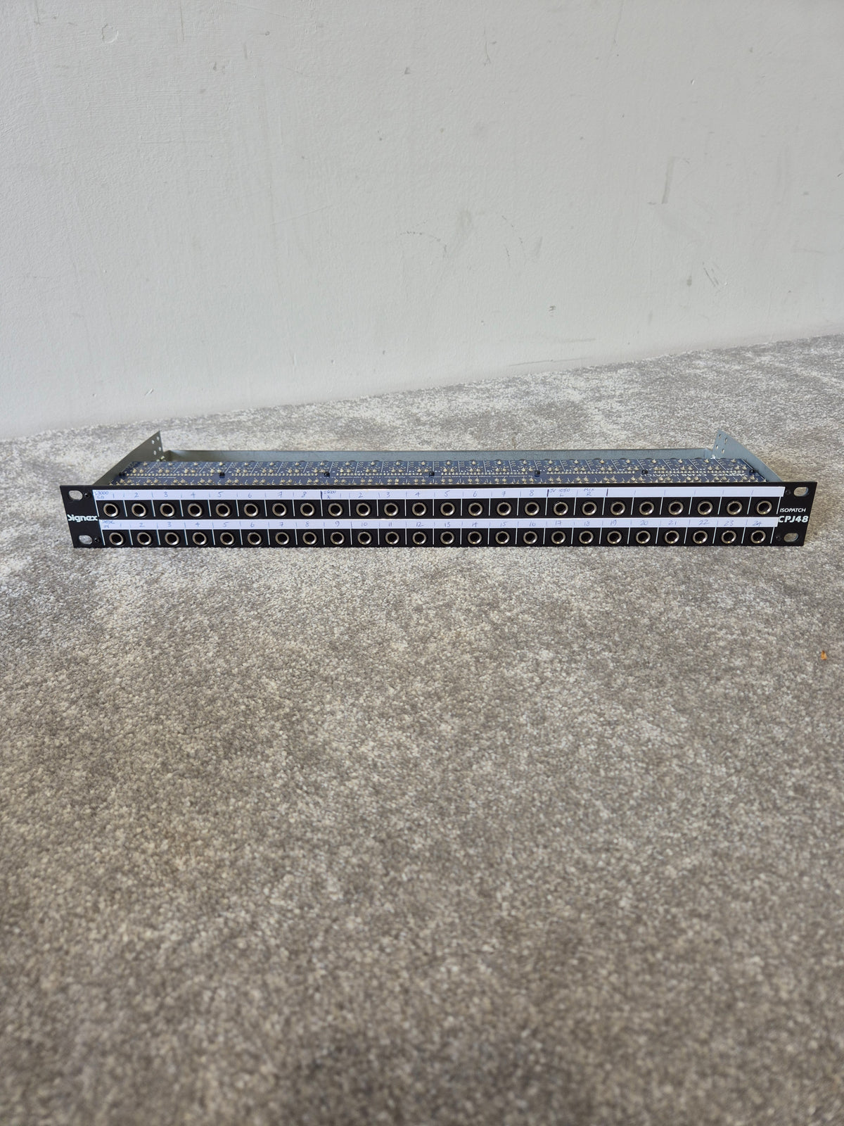 Signex CPJ48 Isopatch Jack - 48-Point Patch Bay - Very Good
