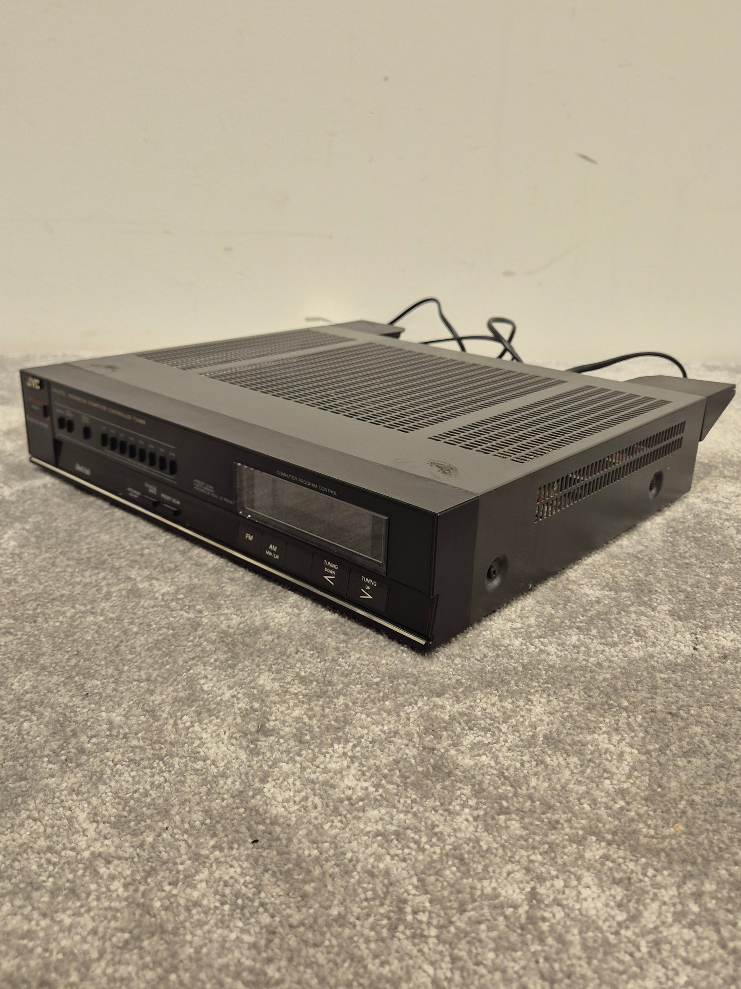 JVC FX-E77L - Computer-Controlled Tuner - Very Good