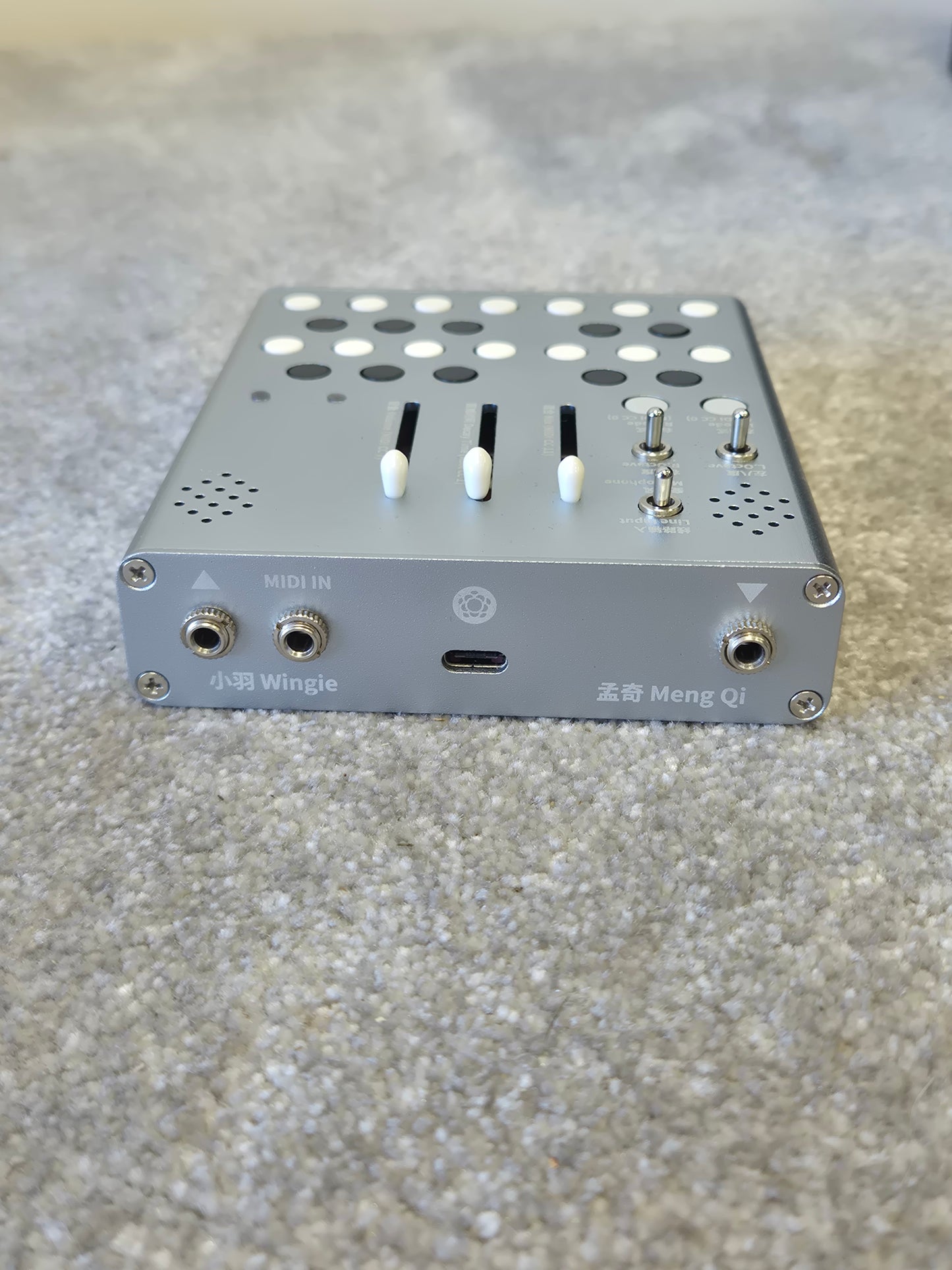 Meng Qi Wingie 2 Silver - Digital Synthesizer - Excellent