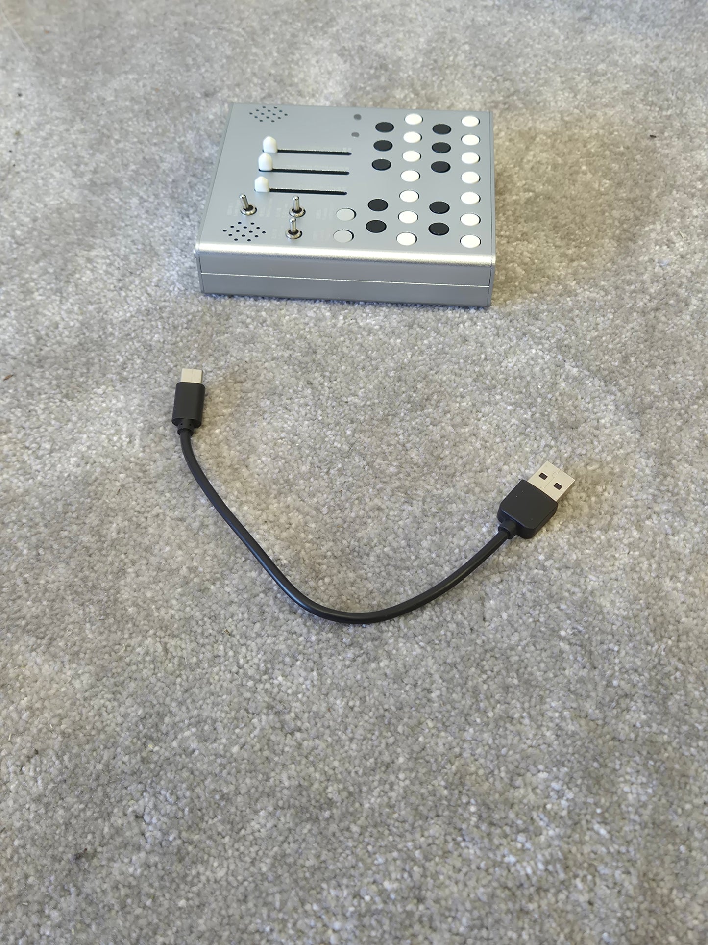 Meng Qi Wingie 2 Silver - Digital Synthesizer - Excellent