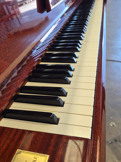 Samick SU-105 - Console Upright Piano w/ Stool - Excellent
