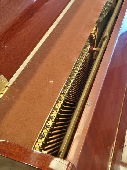 Samick SU-105 - Console Upright Piano w/ Stool - Excellent