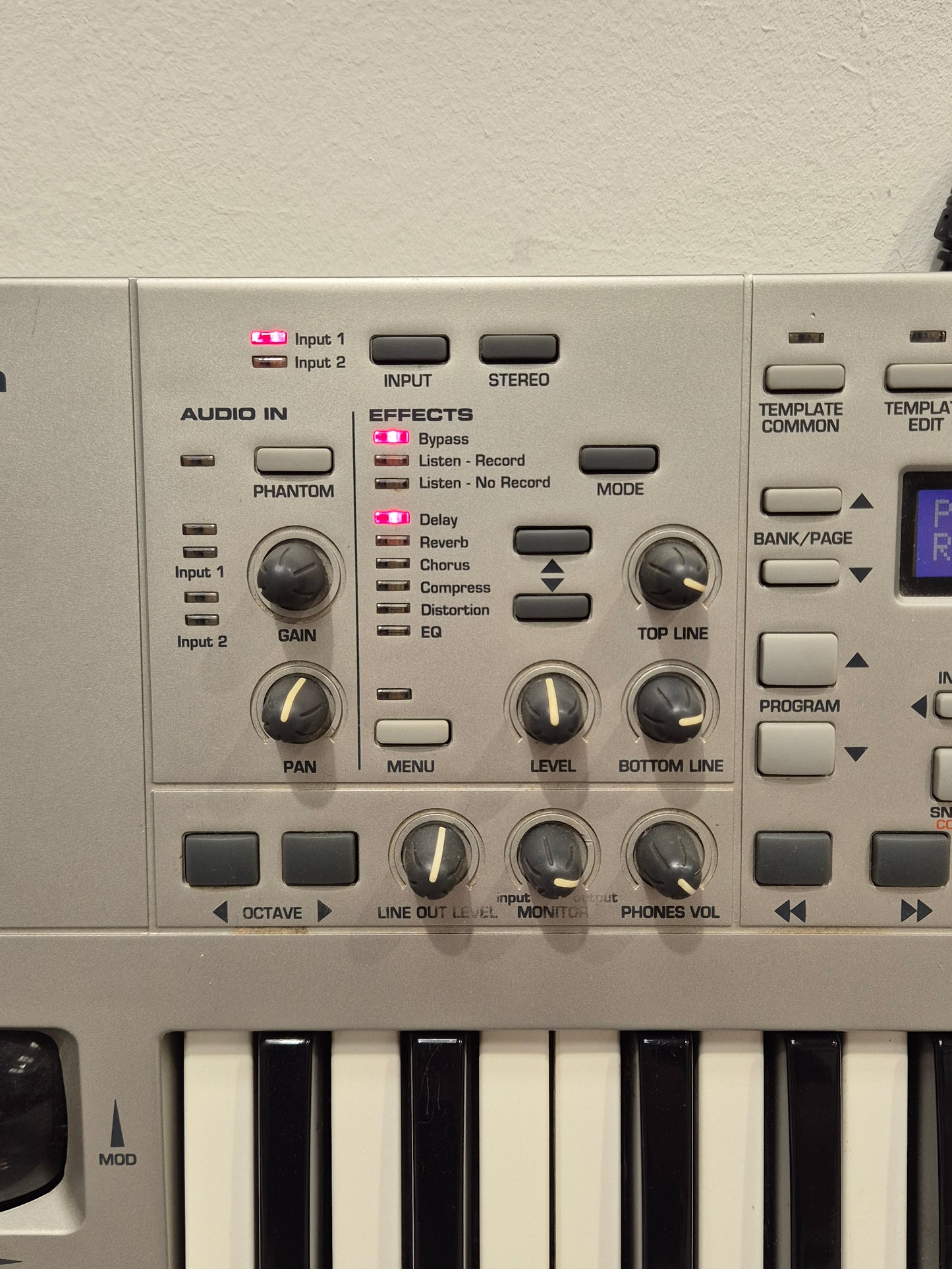 Novation X-Station 61 - Virtual Analog Synthesizer w/ Soft Bag