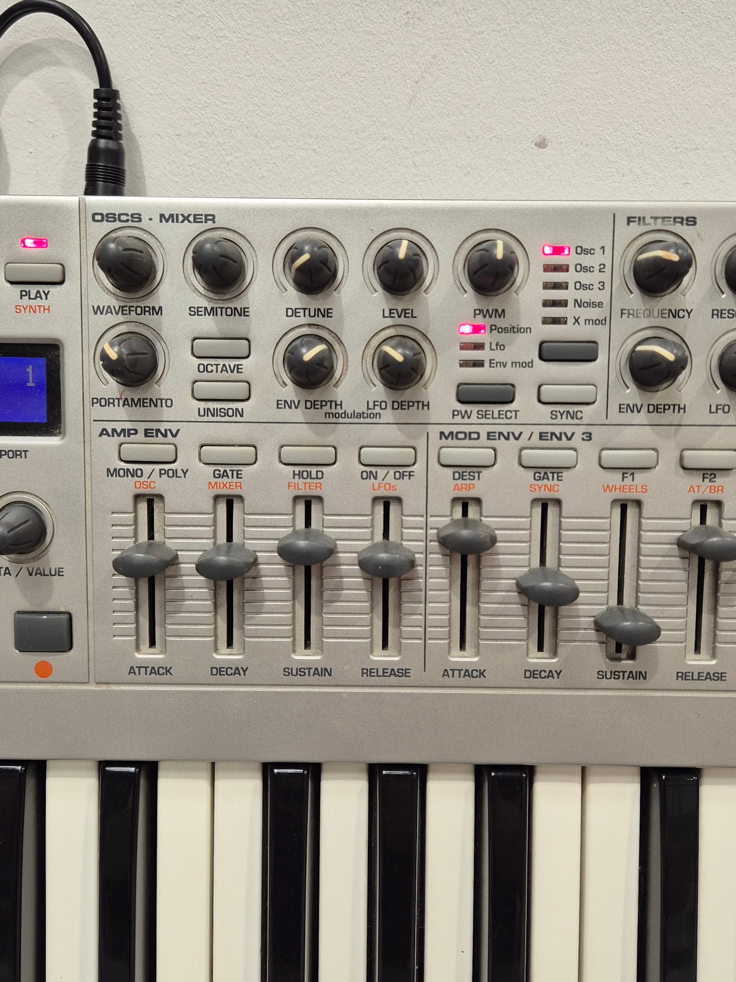 Novation X-Station 61 - Virtual Analog Synthesizer w/ Soft Bag