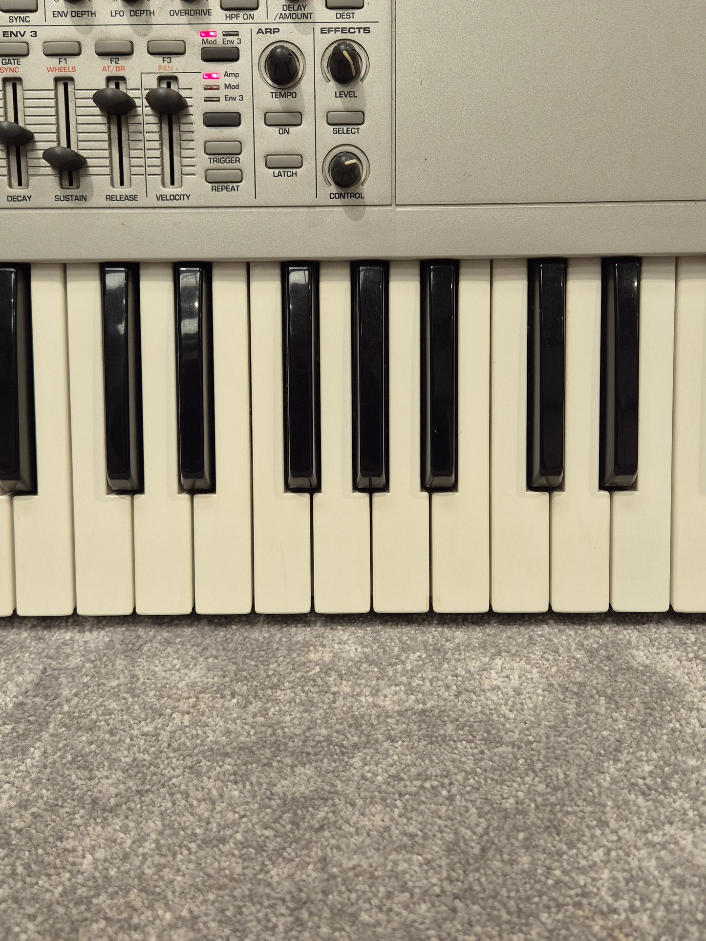 Novation X-Station 61 - Virtual Analog Synthesizer w/ Soft Bag