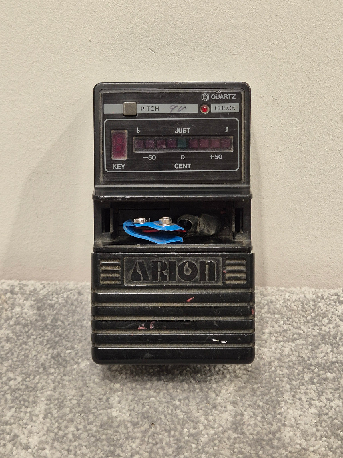 Arion HU-8500 – Stage Tuner Pedal – Good