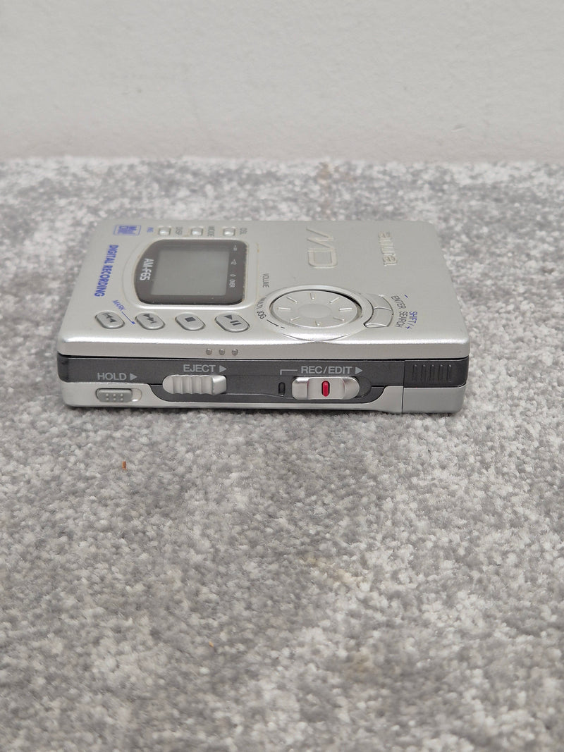 Aiwa AM-F65 - Portable MiniDisc Recorder (Read Description) - Image 2