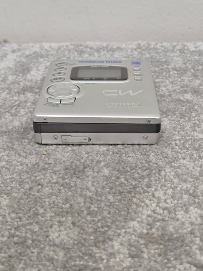 Aiwa AM-F65 - Portable MiniDisc Recorder (Read Description)