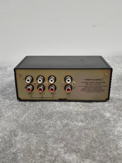Realistic Stereo Audio Selector - Digital-to-Analog Converter - Excellent
