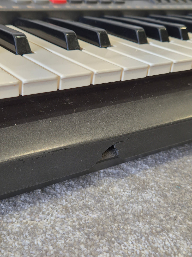 Yamaha PSR-8000 - Versatile Electronic Keyboard - Fair - Image 9