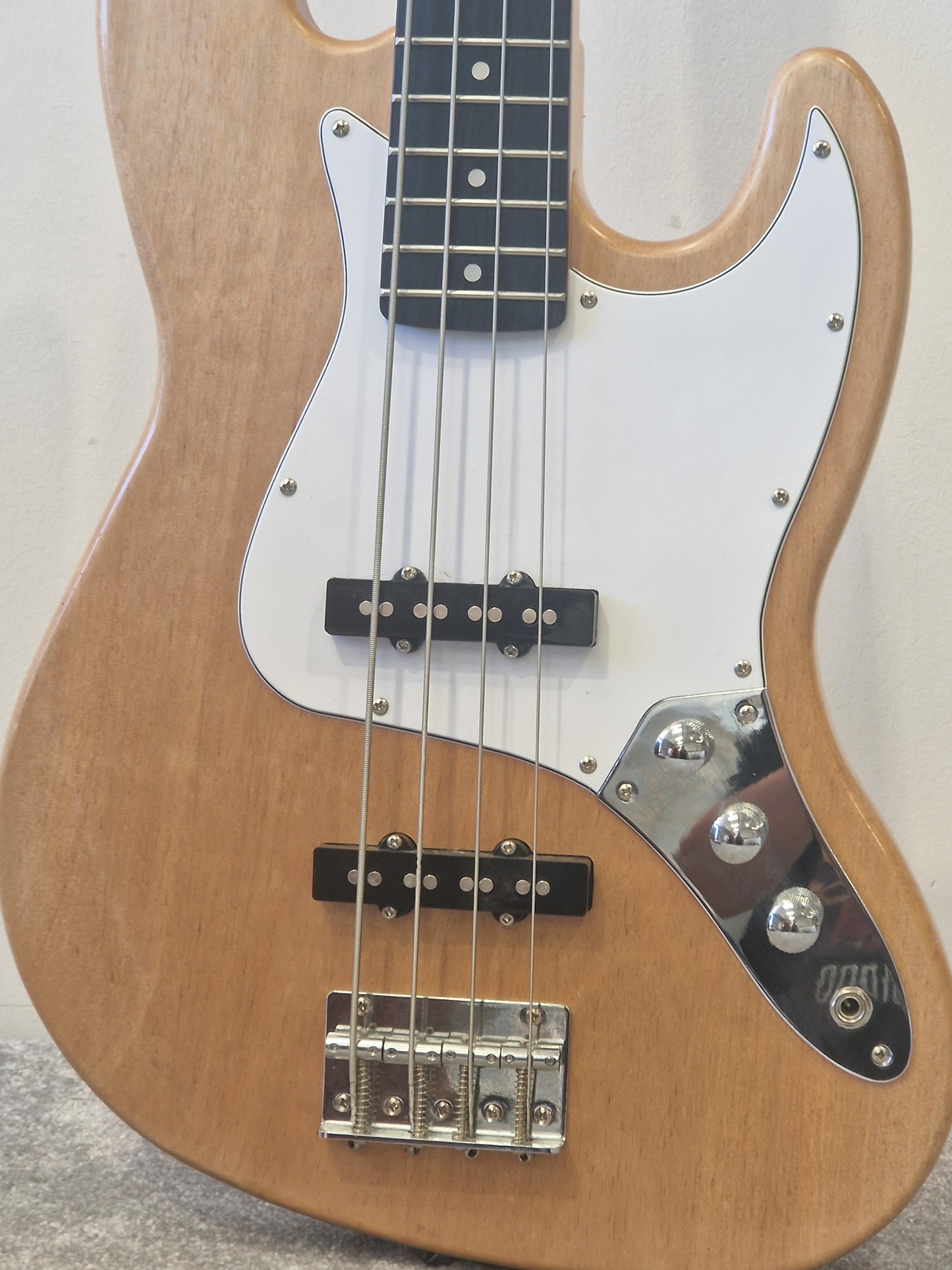 Francis Bassman Custom 4-String Bass – Jazz-Inspired Build, Dual Single-Coil Pickups, Premium Hardware - Very Good