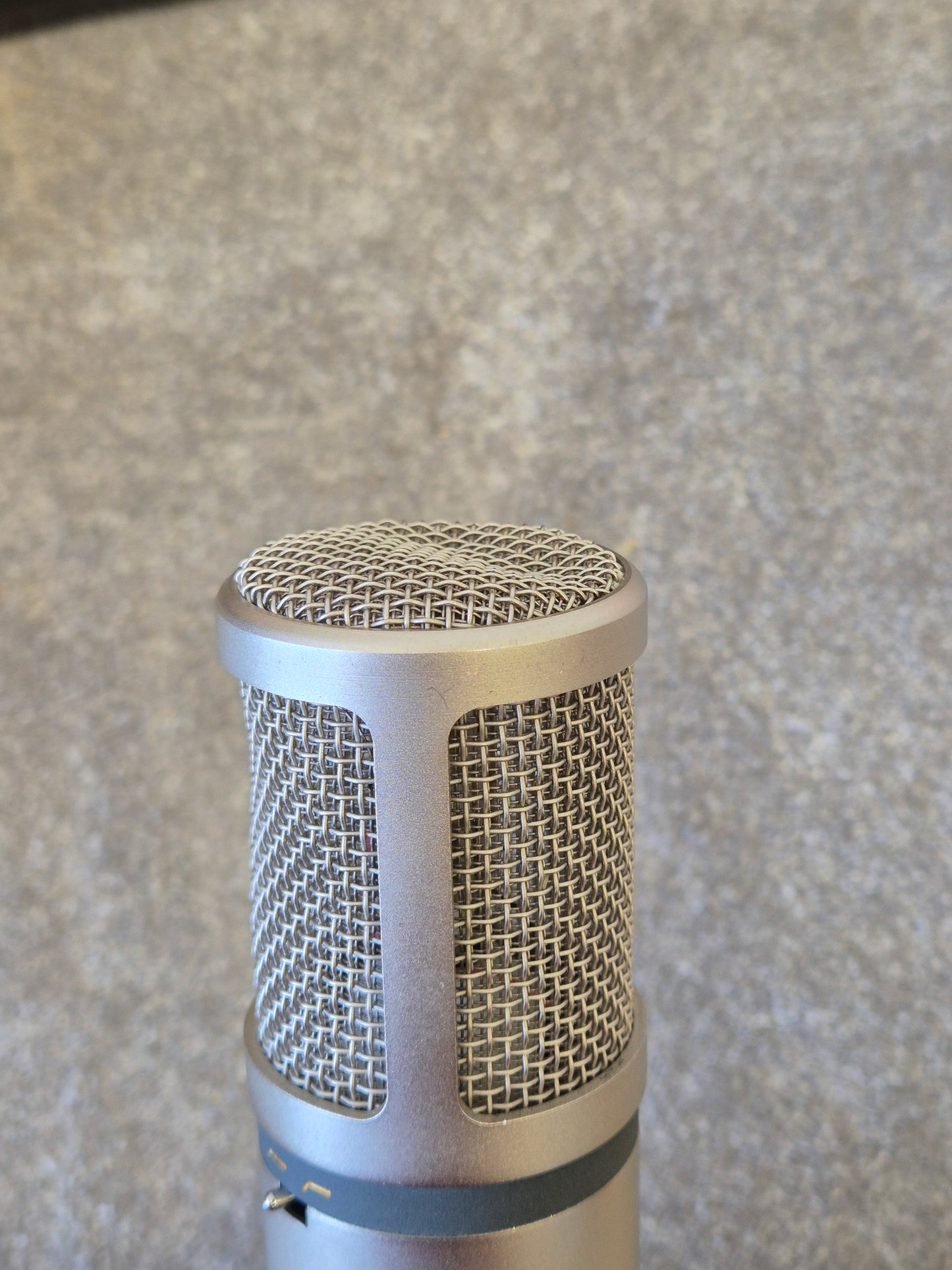 sE Electronics sE2000 A - Condenser Microphone w/ Original Box - Good Condition