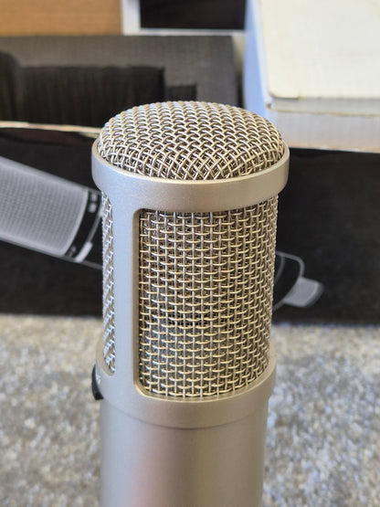 sE Electronics sE2000 - Condenser Microphone w/ Original Box - Excellent Condition