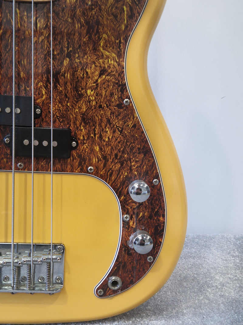 Chord 4 String Bass Guitar – Classic P Bass Design, Reliable Hardware- Excellent - Image 4