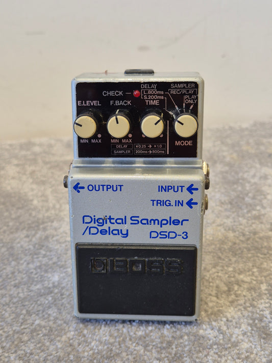 BOSS DSD-3 Digital Sampler/Delay Pedal – Guitar Effects Pedal – Good Condition
