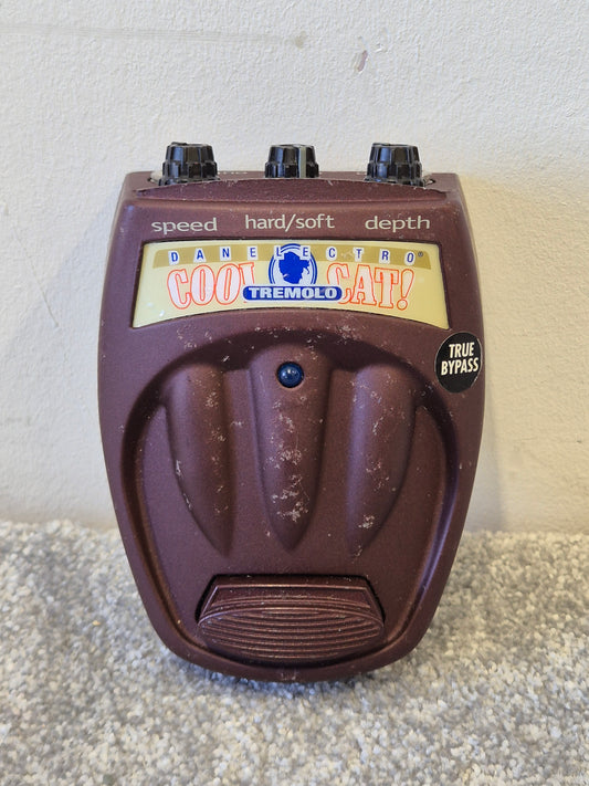 Danelectro Cool Cat Tremolo Pedal – Vintage-Style Modulation Guitar Pedal – Good Condition