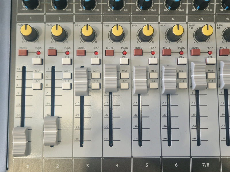 Soundcraft Signature MT12 Analog Mixer w/ Gator Gig Bag – 12 Channels, Built-In FX - Mint - Image 3