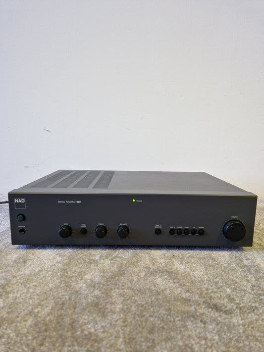 NAD 302 Stereo Integrated Amplifier – 25W Per Channel, Phono Stage, Tone Defeat – Very Good